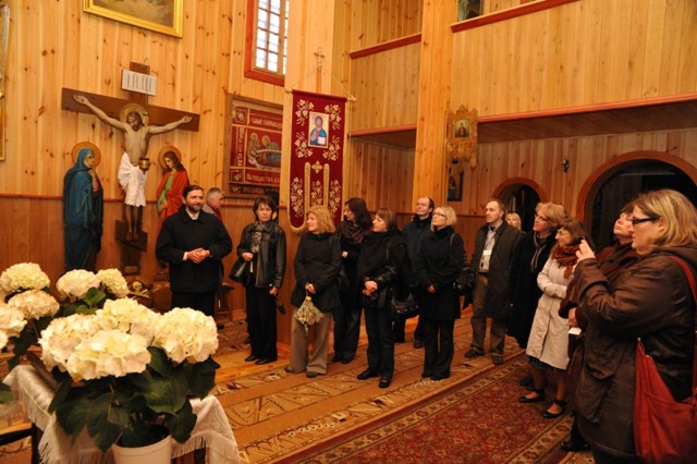 Marysia i mama idą do muzeum