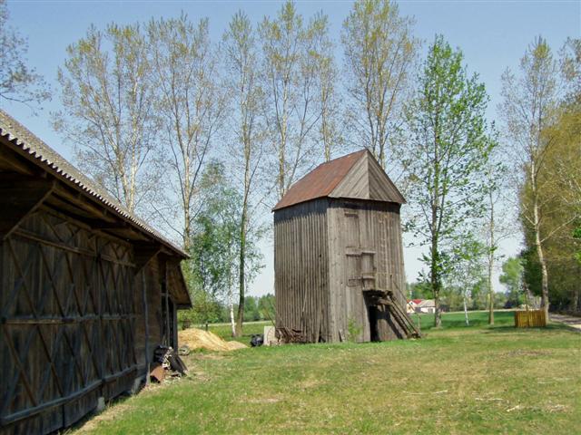 zdjęcie: Wiatrak w Burchatach (fot. B. Komarzewski)