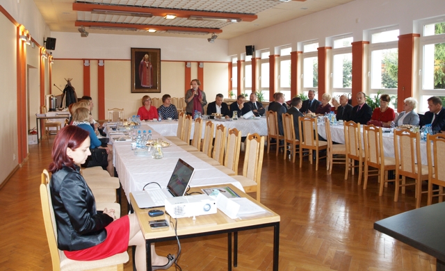 zdjęcie: Relacja ze spotkania organizacyjnego z dyrektorami szkół i przedszkoli oraz przedstawicielami jst