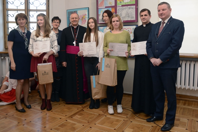 zdjęcie: Rozstrzygnięcie konkursu plastycznego Święty Jan Paweł II w oczach dziecka