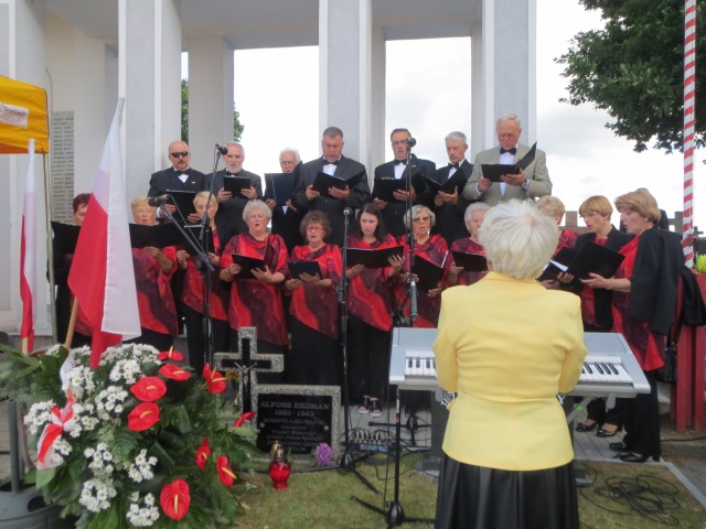 zdjęcie: 72. rocznica mordu w Lesie Pilickim